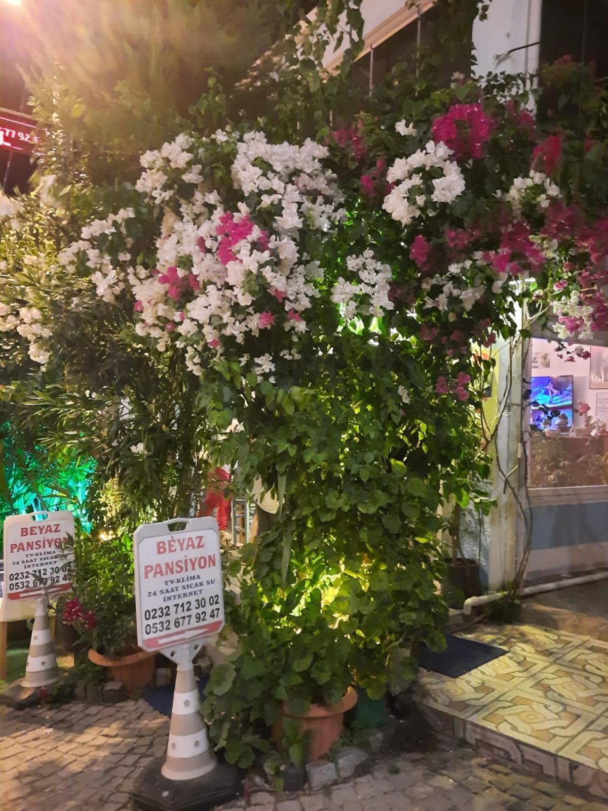 Beyaz Apart Pansiyon Çeşme Buitenkant foto